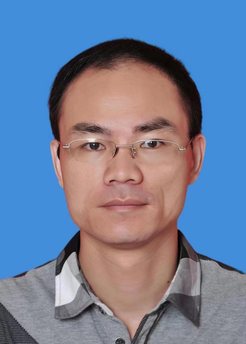 尹登龙_一寸照片.jpg